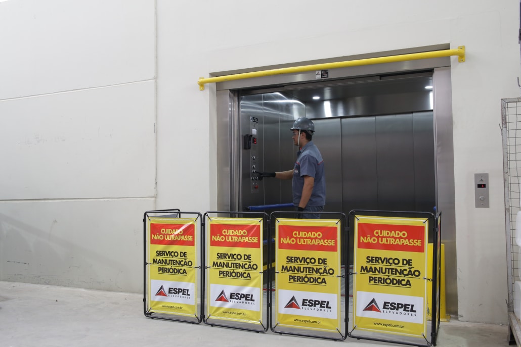 Réquiem para o elevador de serviço