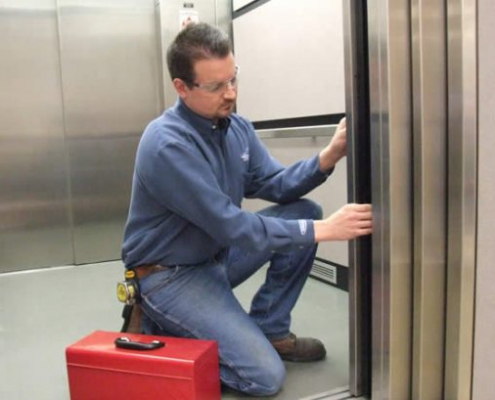 assistência técnica de elevadores